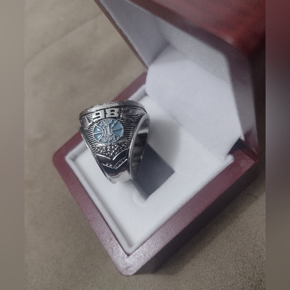MICHAEL JORDAN 1982 HANDMADE SIZE 11 UNC CHAMPIONSHIP RING w/CHERRY HARDWOOD SET - Picture 3 of 14